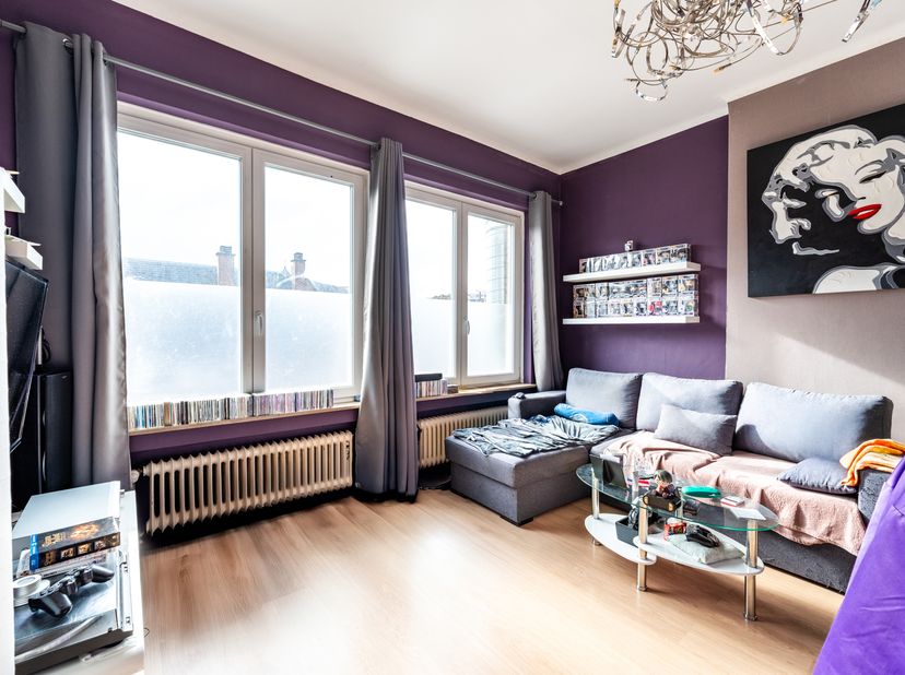 NIVELLES CENTRE, Prachtig APPARTEMENT (1 slaapkamer/badkamer) van 64 m² (volgens EPC) met kelder. Gelegen op de 2e verdieping van een gebouw van 3 ver