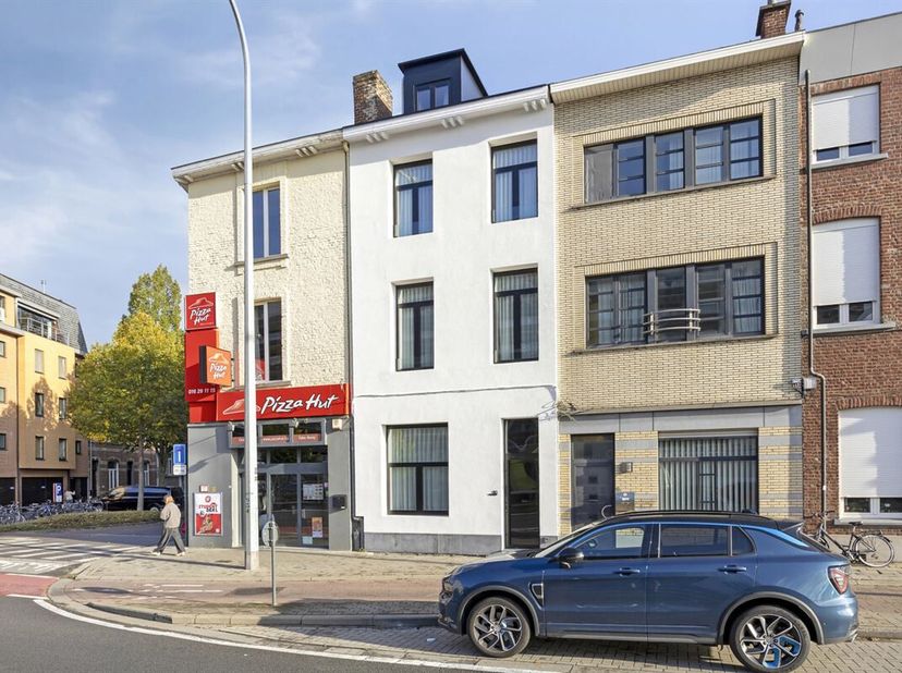 **Vraag uw brochure op/bezoek aan**<br />
Residentie Jona is gelegen op de Leuvense stadsrand op een uiterst gunstige locatie, namelijk op de fietsdoo