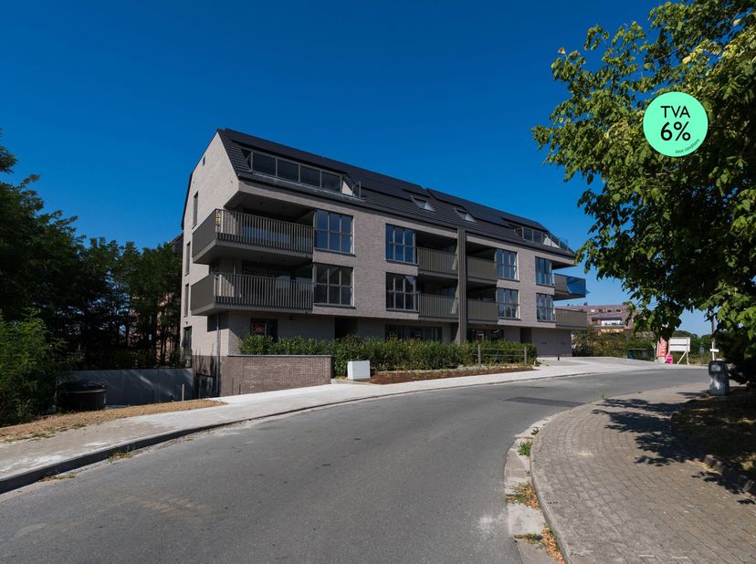 WAVER – Op de heuvels van de stad, dicht bij alle faciliteiten (winkels, restaurants, openbaar vervoer, E411...), op slechts enkele minuten van de gol