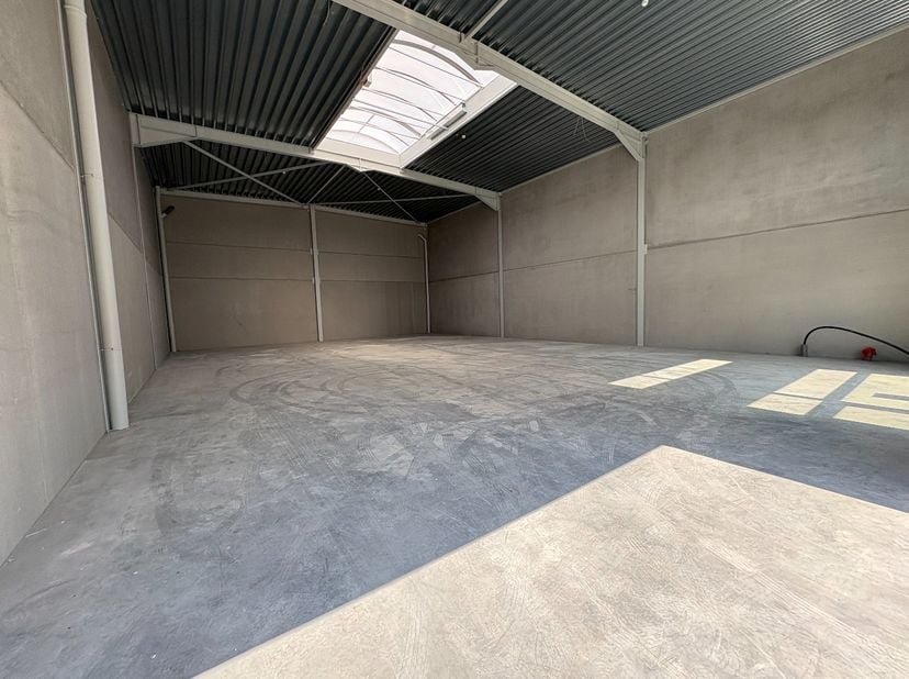 - Nieuwe KMO-units te Ichtegem -<br />
<br />
In de Industriestraat te Ichtegem transformeert Global Estate Group de voormalige Dupon Biscuits-site –