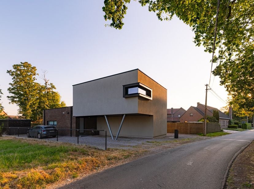 In de Jonge Jansdreef 1A te Maldegem bieden wij deze ruime en energiezuinige open bebouwing aan, gelegen op een uiterst rustige en residentiële locati
