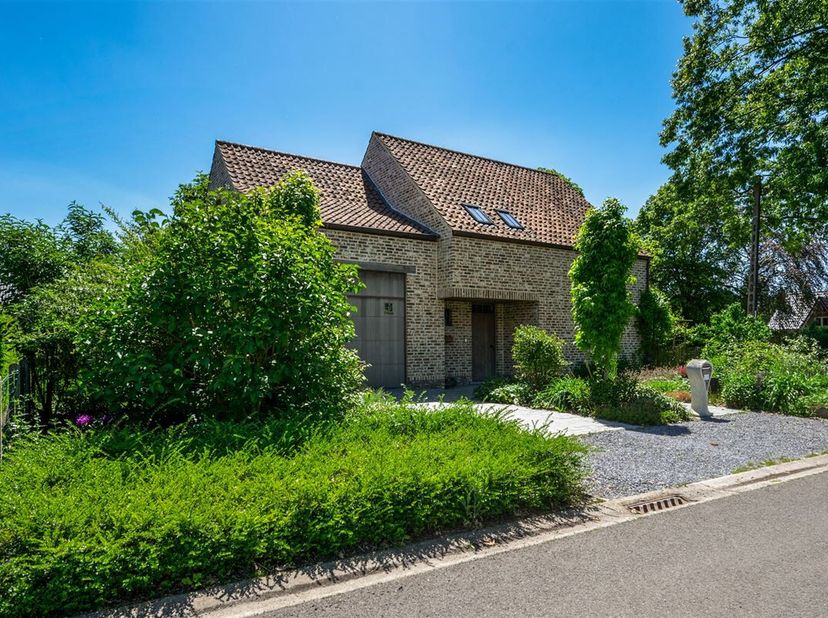 Dans une rue calme et sans issue du centre de Rijmenam, vous trouverez cette maison récente et parfaitement prête à l'emploi (année de construction 20