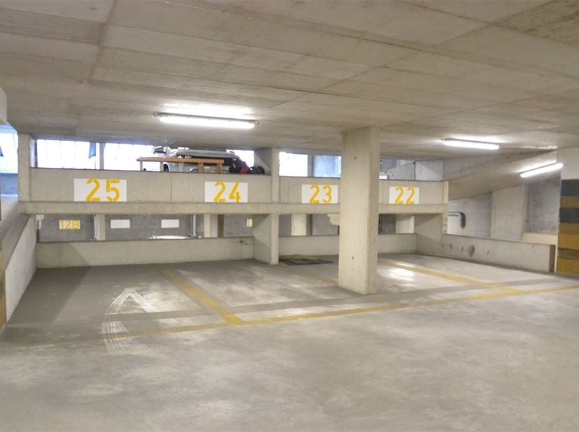 Garage à vendre
                    à 2500 Lier
