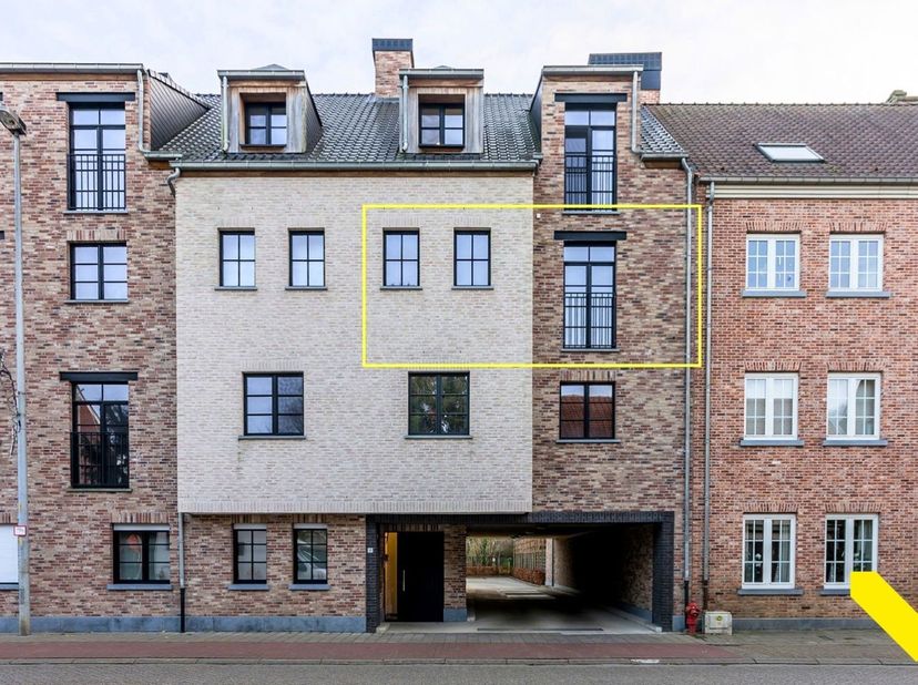 Dit recente appartement (bouwjaar 2022) bevindt zich op de tweede verdieping en verkeert in een uitstekende staat. Dankzij de eerdere bewoning kan dit