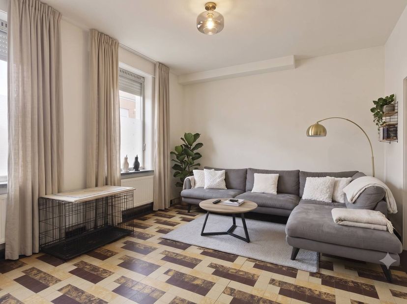 De woning onderging reeds belangrijke vernieuwingen: zo werden de keuken, badkamer, ramen én dakisolatie al aangepakt. Hierdoor kan u zich volledig fo