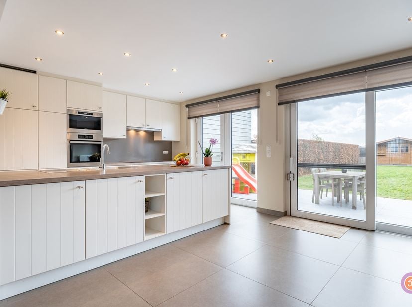 Vandaag nemen we je mee naar Puurs, een rustige en aangename woonomgeving waar comfort en bereikbaarheid mooi samenkomen. Deze locatie biedt het beste