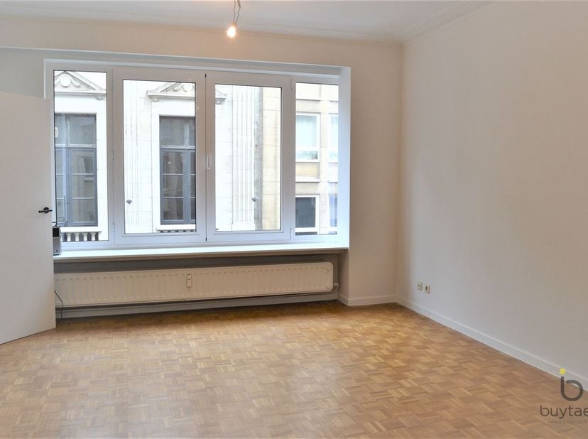 Volledig gerenoveerd 1-slaapkamerappartement in hartje Antwerpen.<br />
Op zoek naar een instapklaar appartement op een toplocatie in het centrum van