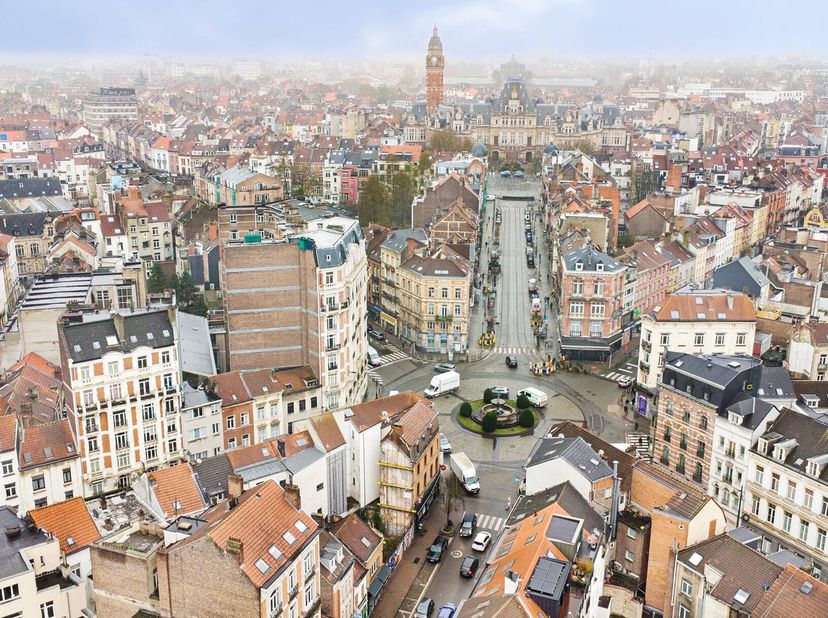 Projectontwikkeling in Sint-Gillis: Gemengd gebouw met vergunning tussen de Bareel en het Voorplein<br />
<br />
Gelegen in een gezochte buurt in Brus