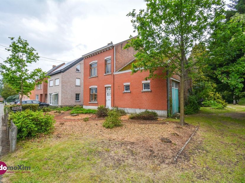 Te renoveren woning met atelier op toplocatie in Boortmeerbeek<br />
Deze rustig gelegen woning, gelegen op een uitstekende locatie in Boortmeerbeek,