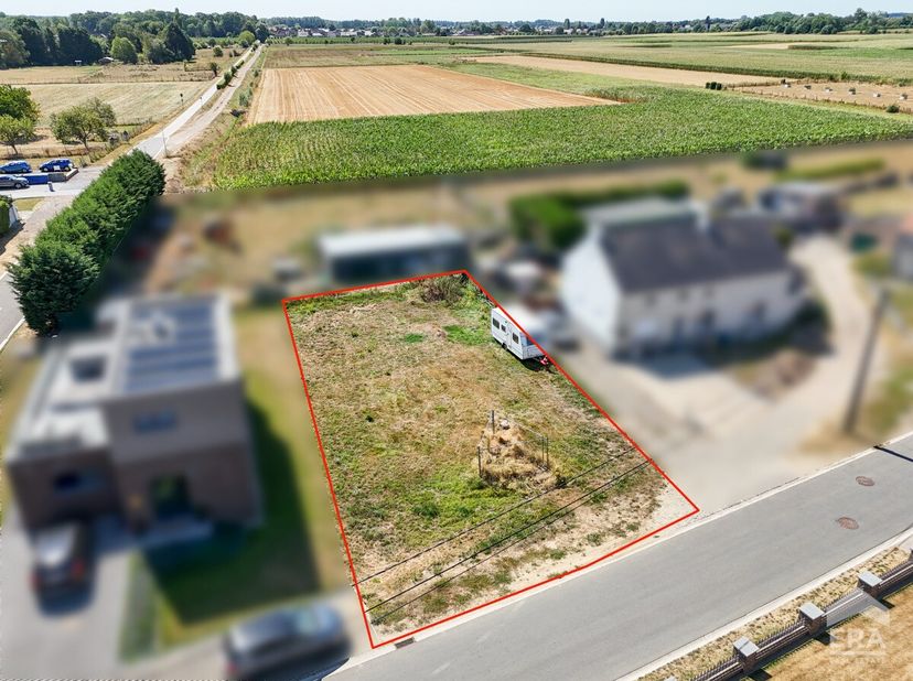 Droomt u van bouwen op een rustige, groene locatie met alle dagelijkse voorzieningen binnen handbereik? Dan is deze bouwgrond voor open bebouwing van