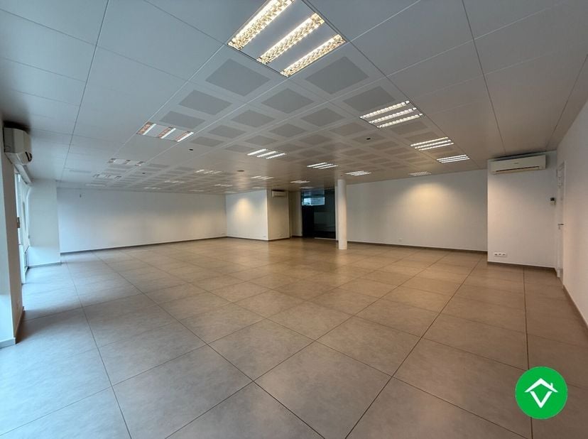 Bien professionnel à vendre
                    à 8800 Roeselare