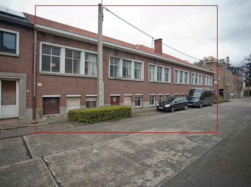 MAGAZIJN / WERKPLAATS <br />
<br />
5396 m² groot. <br />
KI: 15706. <br />
Vrij bij akte. <br />
Volgens gewestplan woongebied, volgens algemeen plan