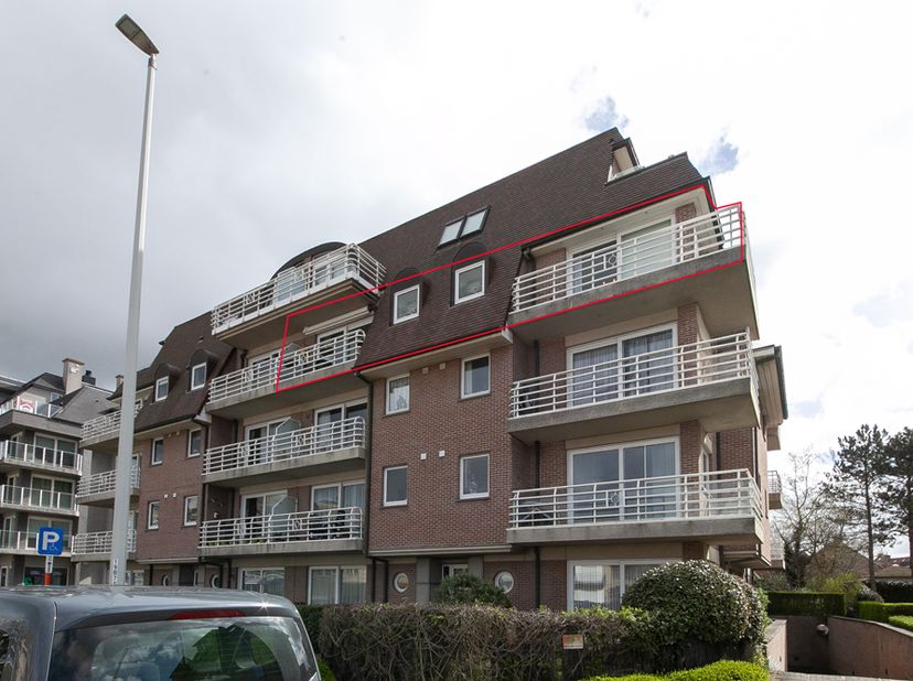 RUIM APPARTEMENT IN HET CENTRUM - <br />
<br />
Dit ruime appartement, gelegen in het centrum, biedt een aangename leefruimte met veel lichtinval en e