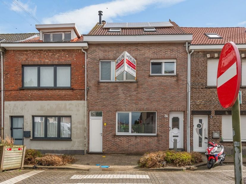 Ruime woning met mogelijkheid tot kangoeroewonen<br />
<br />
Deze charmante woning is rustig gelegen in Niel, op korte afstand van het centrum en m