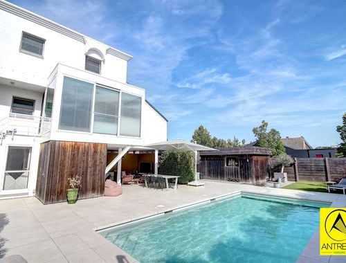                                         Woning te koop in Aartselaar, € 798.000

