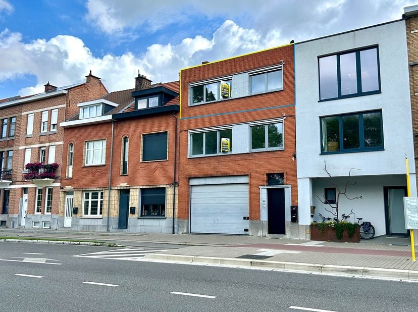 Dit prachtig, gemeubeld appartement bevindt zich op een toplocatie aan de Tervuursevest in Leuven, nabij het Arenbergpark, Imec, UZ Leuven, .... en op
