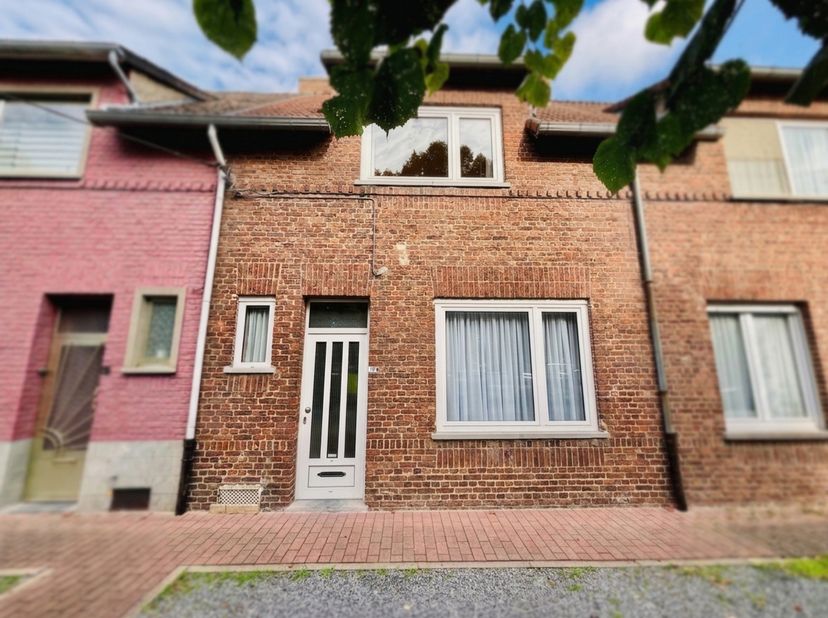 Maison à vendre à ,
                    7900 Leuze