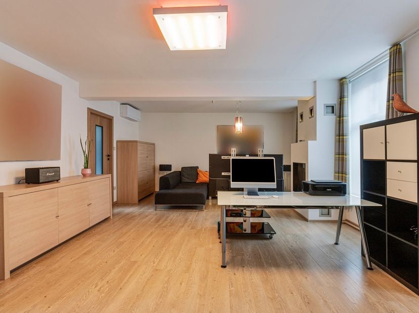 Ontdek dit exclusieve pand aan de Luikerstraat 71 in Sint-Truiden, nu beschikbaar voor verkoop!<br />
<br />
Het betreft een eigendom bestaande uit dr