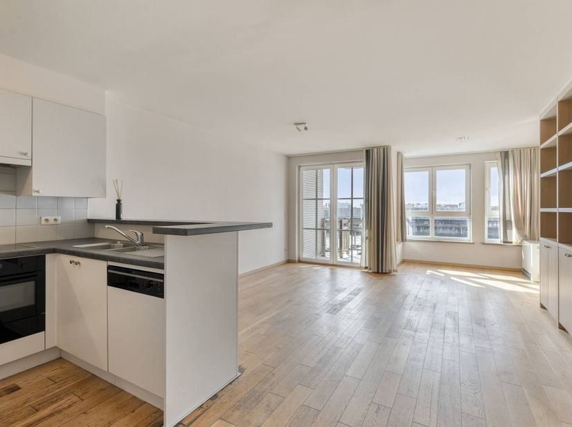 Cet agréable appartement à vendre avec deux chambres complètes est situé au deuxième étage de la résidence « Eye of the Wind », une résidence contempo