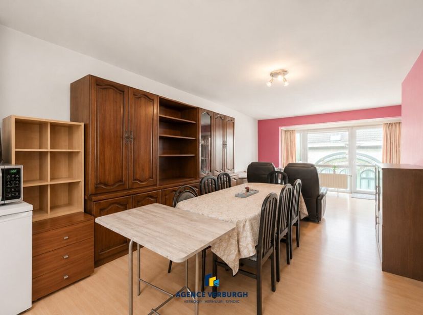 Met zijn royale bewoonbare oppervlakte van 90 m² biedt dit appartement heel wat mogelijkheden voor wie op zoek is naar een ruime woonst, een tweede ve