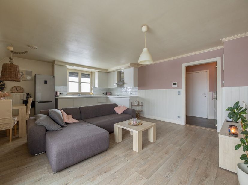 Dit mooie, instapklare appartement op een toplocatie in Lommel wordt verkocht!<br />
Het appartement, gelegen op de Kloosterstraat te Lommel, heeft ee