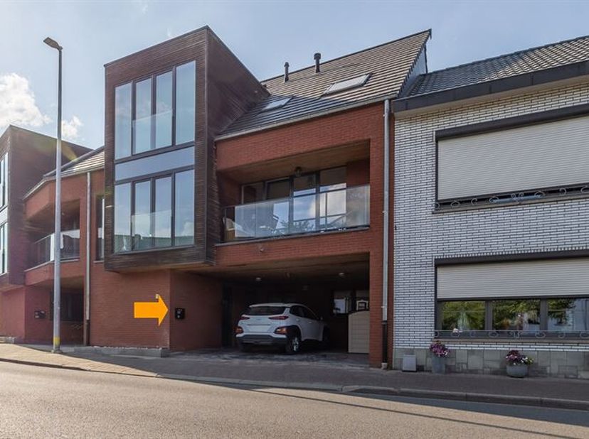 Dit gelijkvloers appartement (2014) combineert een uitstekende centrumligging met comfortabel wooncomfort en een aantrekkelijk investeringspotentieel.