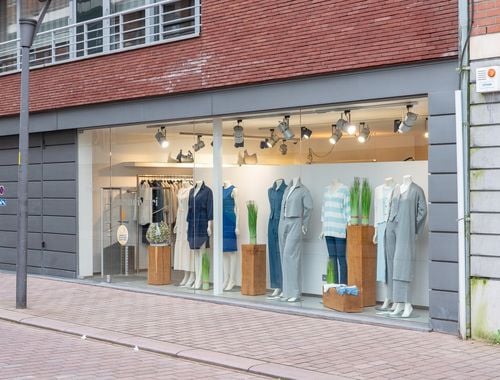                                         Bien commercial à louer à Genk, € 850
