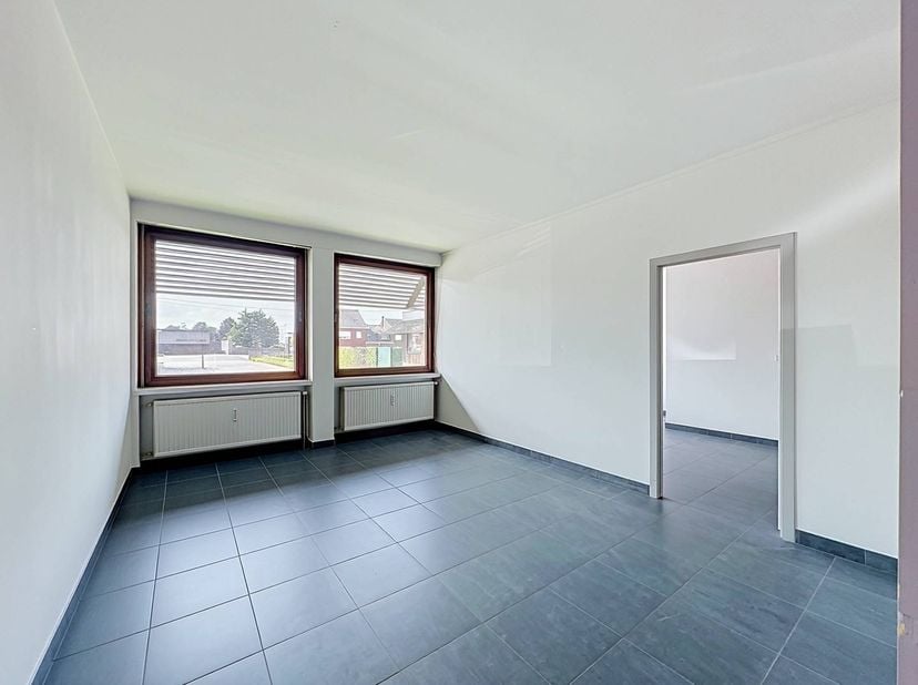 Bureaux de différentes tailles à louer à Heule, près du centre de Courtrai. Situé à proximité de différentes routes d'accès et de l'autoroute.<br />
<