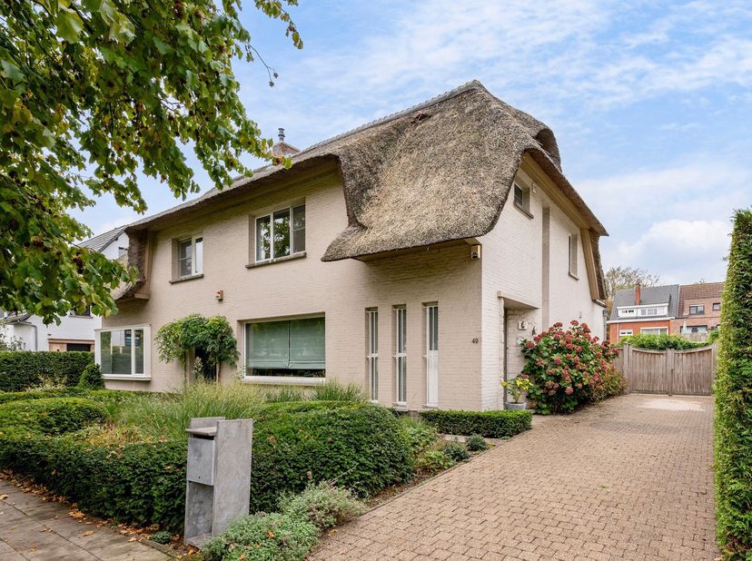 Huis te koop in Van Halmaelelei 49,
                    2930 Brasschaat
