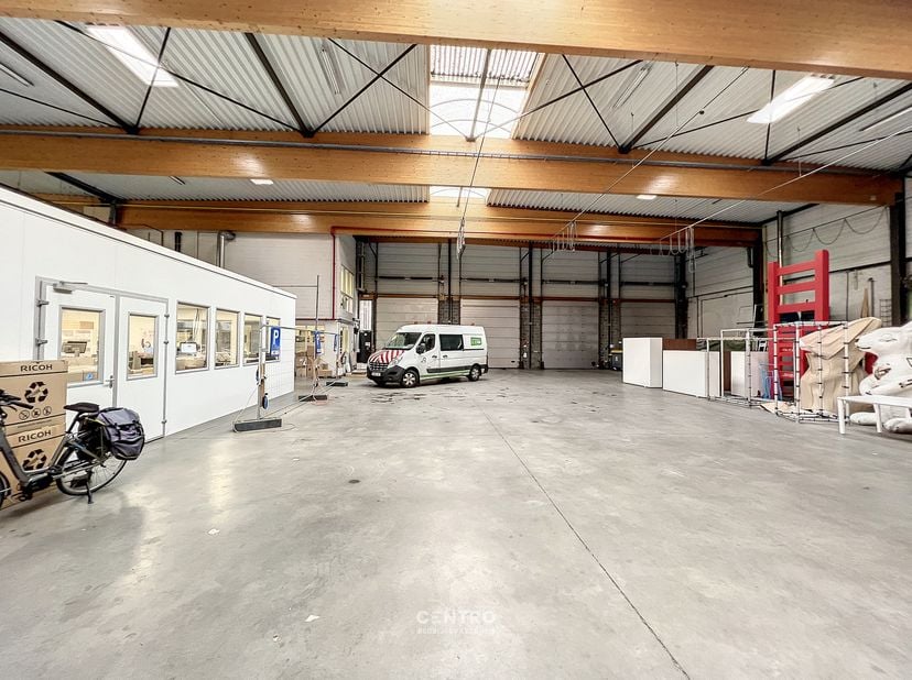 Bien professionnel à louer
                    à 8800 Roeselare