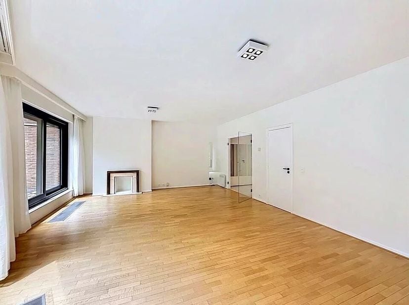 Appartement voorgesteld door Elisabeth du Chastel: elisabeth.duchastel@victoire.be - 0495 79 78 58<br />
Victoire Junot biedt u dit prachtige appartem