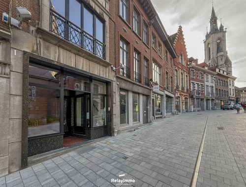                                         Bâtiment commercial à louer à Tournai, € 700
