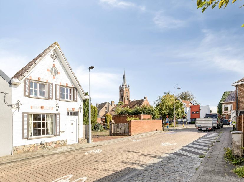 Huis te koop in Stationsstraat 1,
                    8340 Sijsele