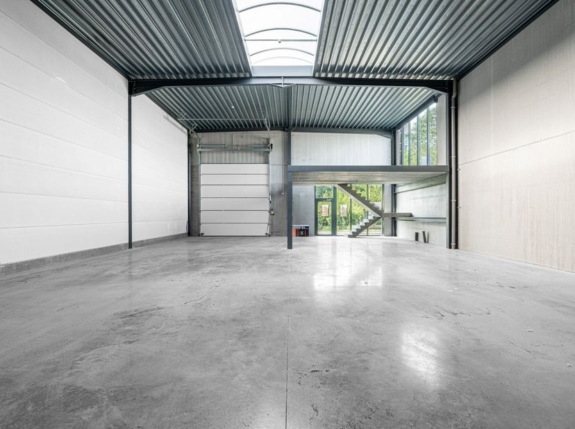 Bien professionnel à vendre à Industrielaan 7 - U8,
                    8890 Dadizele