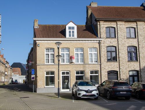                                         Bien commercial avec habitation à vendre à Veurne, € 449.000
