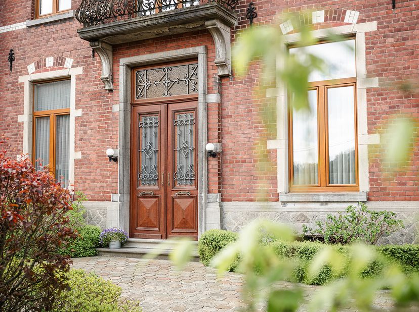✨ Exclusieve herenwoning met 6 slaapkamers, polyvalente ruimtes én opbrengstappartement in idyllisch “Le Pays des Collines”<br />
<br />
Laat u charme