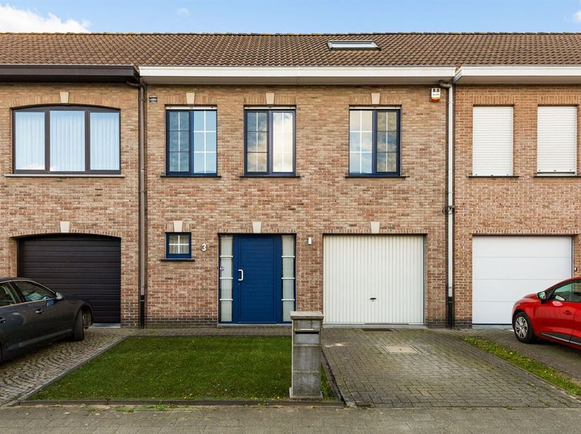 Ligging:<br />
Rustig gelegen in de meest gegeerde wijk van Merksem, vlakbij de Lambrechtshoekenlaan en Victor Govaerslaan. In de directe omgeving vin