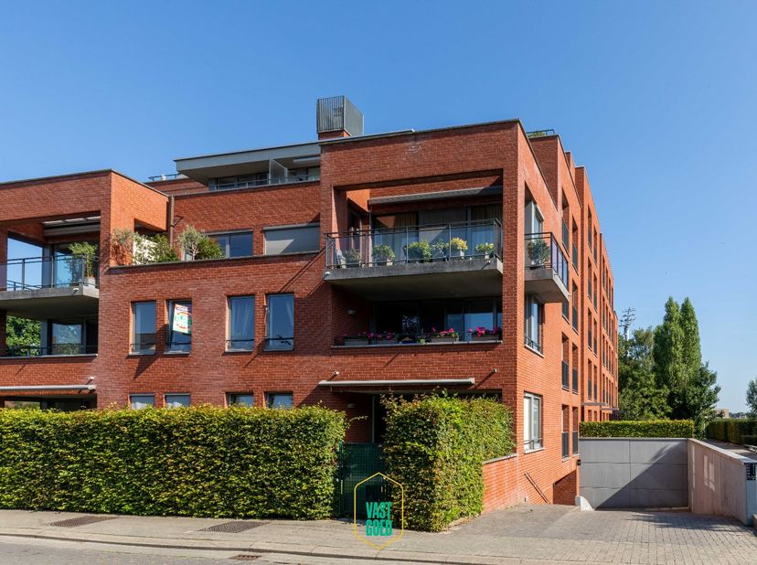 Een aangenaam appartement op de 2de verdieping in een relatief recent gebouw In de  rustige Tuinen Van Hollebeke met EPC A!<br />
Het appartement van