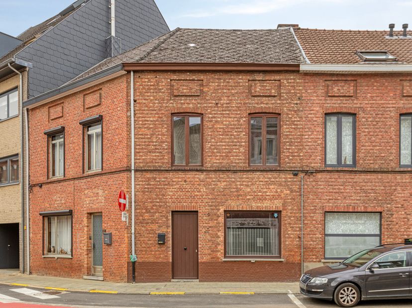 Bent u op zoek naar een interessant renovatieproject op een toplocatie? Deze woning bevindt zich in het hart van Diest, op wandelafstand van het stati
