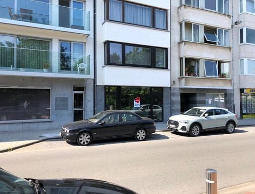                                         Handelsgelijkvloers te huur in Oostende, € 1.500
