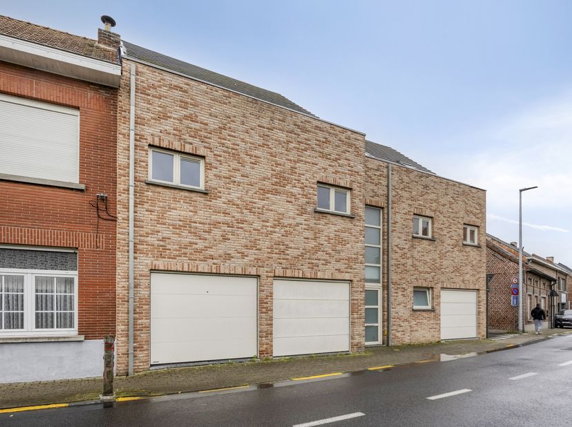 Dit ruime duplexappartement met 2 slaapkamers in Affligem is gelegen nabij alle voorzieningen en combineert comfort met een praktische indeling.<br />