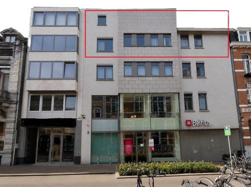 BIEDEN VANAF  €250.000 - BID AND BUY JOUW ONLINE BIEDINGSPLATFORM<br />
Ruim appartement met 3 slaapkamers op toplocatie in hartje Hasselt<br />
Op zo