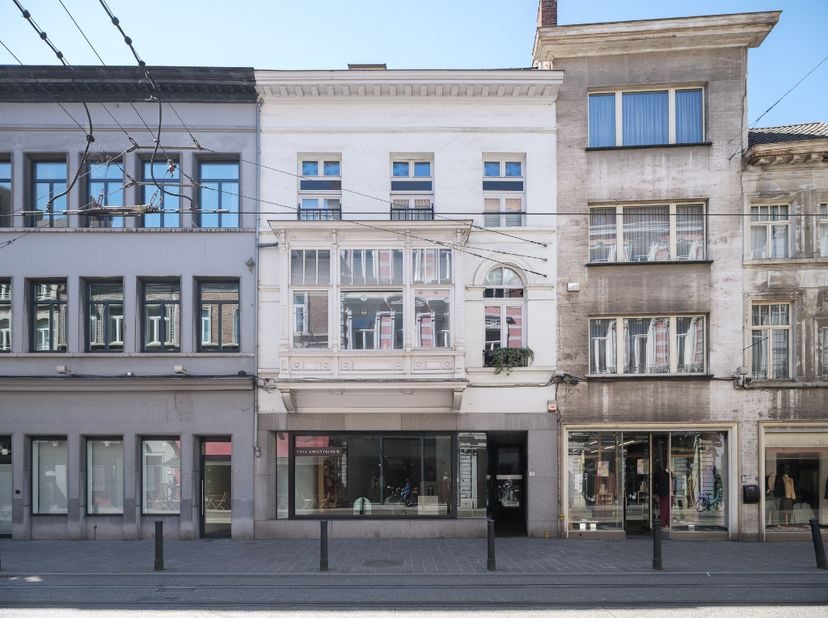 Verhuurde handelsruimte op een absolute toplocatie&amp;nbsp;<br />
&amp;nbsp;<br />
Deze architecturale handelsruimte (BJ 2008) bevindt zich in een bruisende