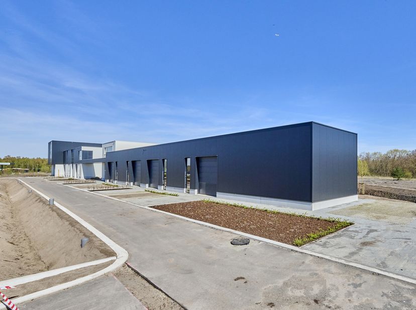 Bien professionnel à vendre
                    à 3600 Genk