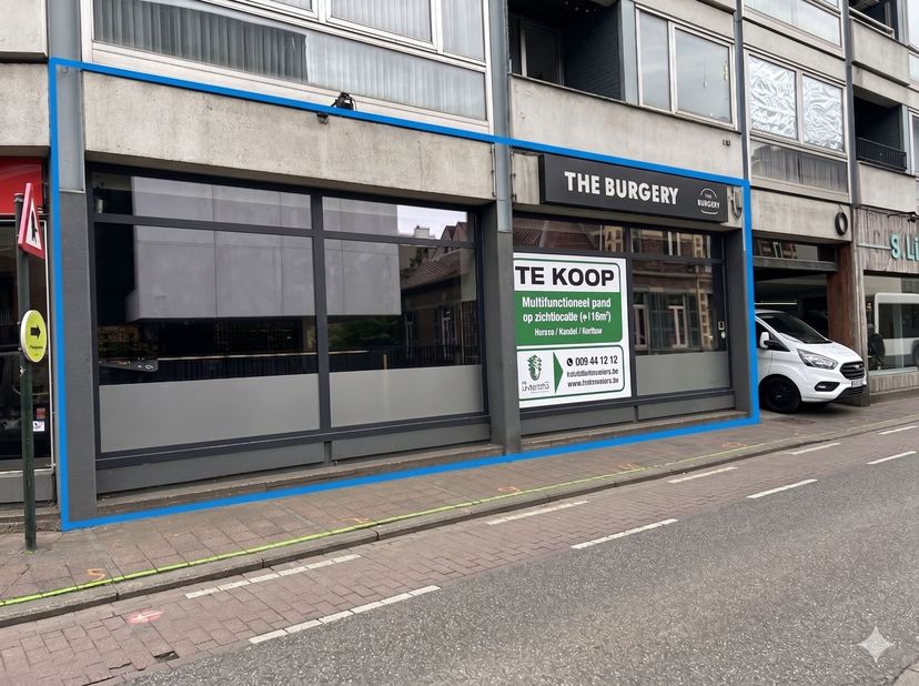 Instapklaar horecapand op toplocatie in het centrum van Genk<br />
.<br />
<br />
Dit handelspand van 110 m² omvat een ruime verbruiksruimte, een op