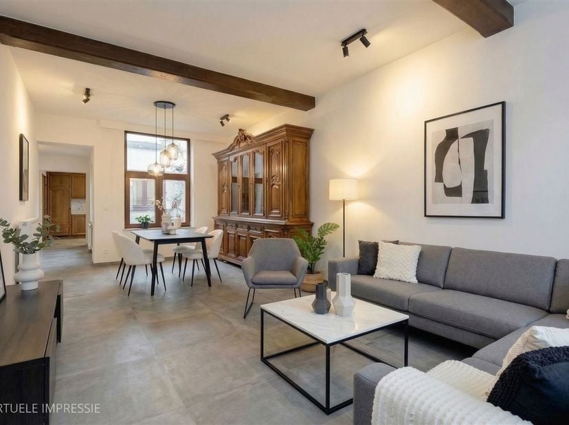 JACQ. Real Estate stelt u graag deze ruime woning in hartje Niel voor.<br />
<br />
De woning beschikt over een ruime, lichte woonkamer voorzien van