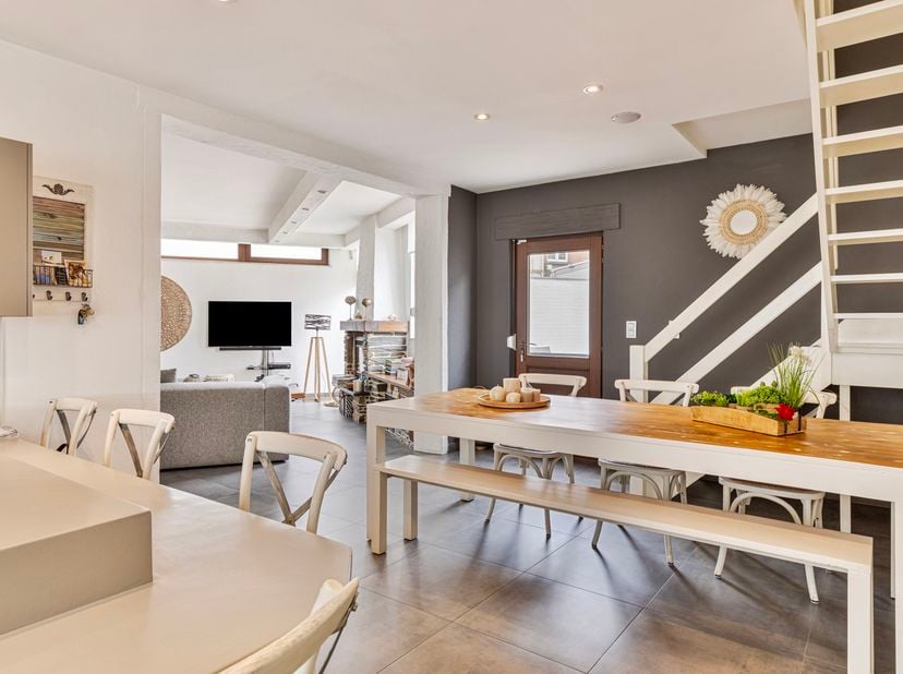 Bien professionnel à vendre à Bergensesteenweg 111,
                    1600 Sint-Pieters-Leeuw