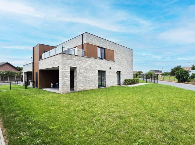 Dit instapklaar appartement vindt u op een boogscheut van het Breese stadscentrum, dichtbij de kanaalkom. De eigenaar koos voor een hoogwaardige afwer
