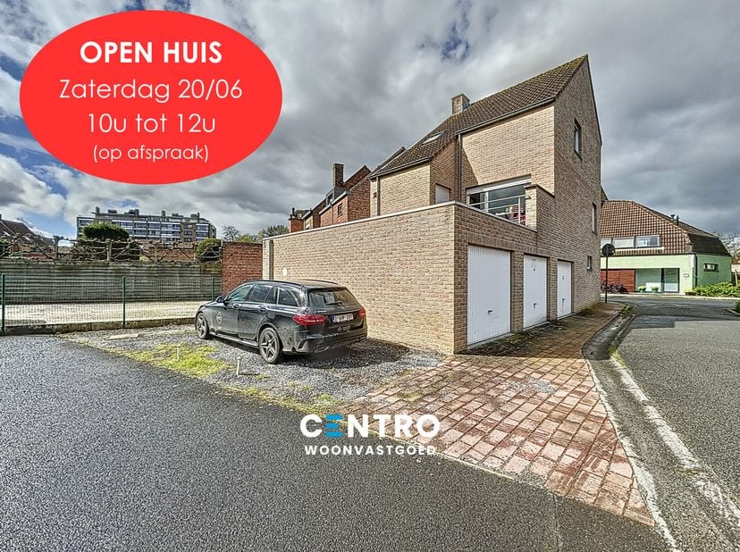 INTERESSANT woning met 4 garages, autostaanplaats en terras te Assebroek!<br />
<br />
INDELING:<br />
Gelijkvloers:&amp;nbsp;<br />
Inkomhal - 4 garagebo