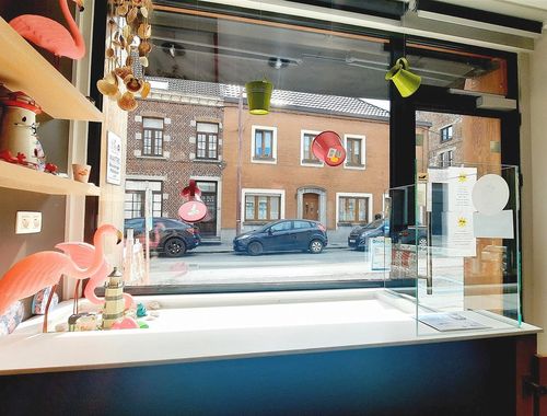                                         Handelsgelijkvloers te koop in Leuze-en-Hainaut, € 250.000
